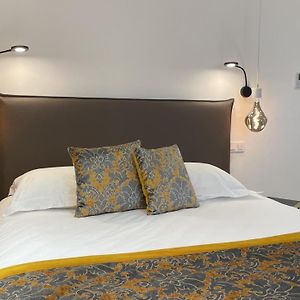 Club King Room